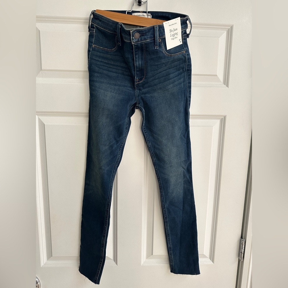 NWT A&F the jean legging size 27